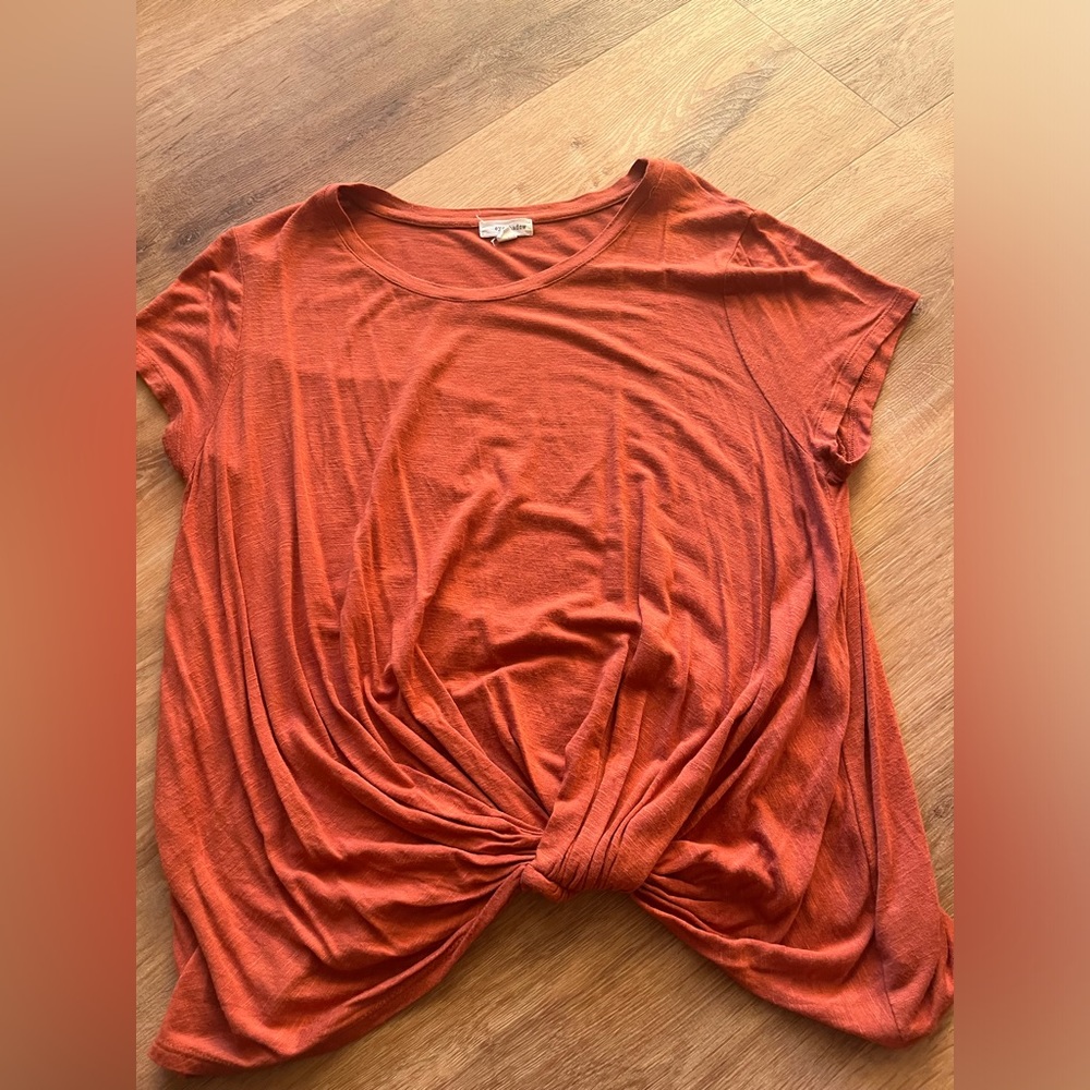 Eyeshadow Burnt Orange knotted shirt. Size Large.